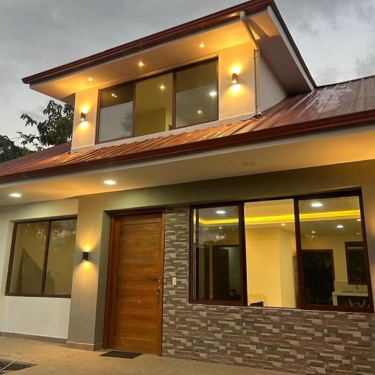My house in Macas, Sevilla Don Bosco - Five-Bedroom House - 1