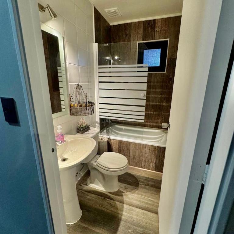 Casa Familiar Parking privado Terraza HotTub - Room #1586568101 - 7