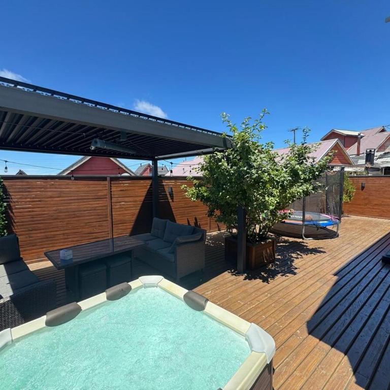 Casa Familiar Parking privado Terraza HotTub - Room #1586568101 - 26