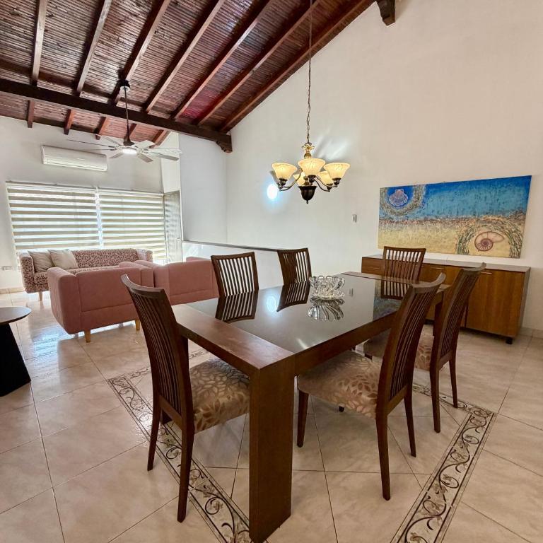 Cozy Apartment Near Airport, Beaches & Old City - Apartment with View and Balcony - 1