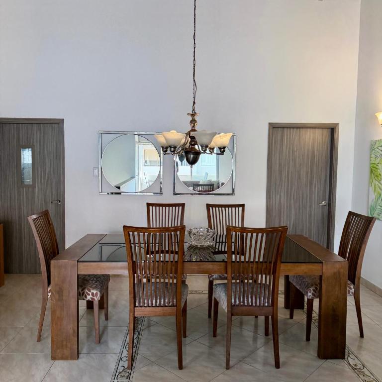 Cozy Apartment Near Airport, Beaches & Old City - Apartment with View and Balcony - 3