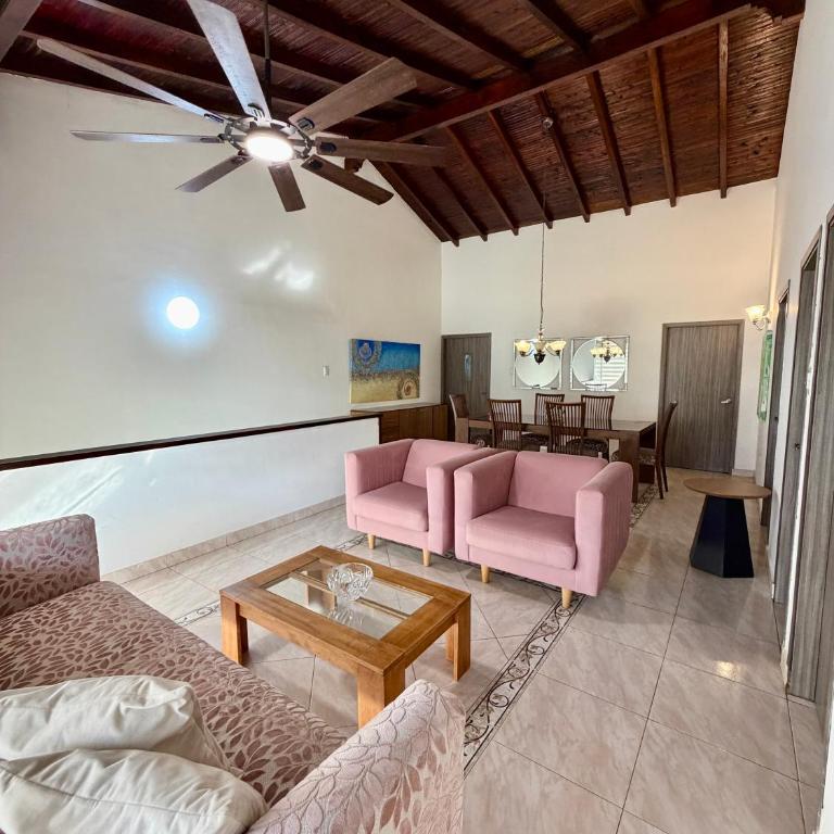 Cozy Apartment Near Airport, Beaches & Old City - Apartment with View and Balcony - 4