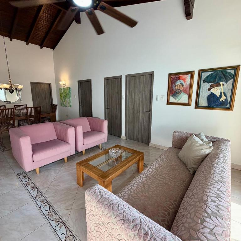 Cozy Apartment Near Airport, Beaches & Old City - Apartment with View and Balcony - 5