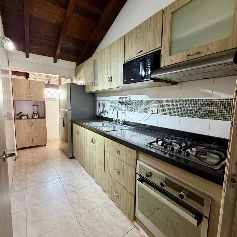 Cozy Apartment Near Airport, Beaches & Old City - Apartment with View and Balcony - 30