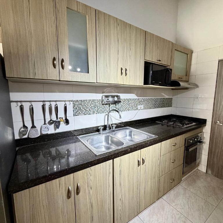 Cozy Apartment Near Airport, Beaches & Old City - Apartment with View and Balcony - 29