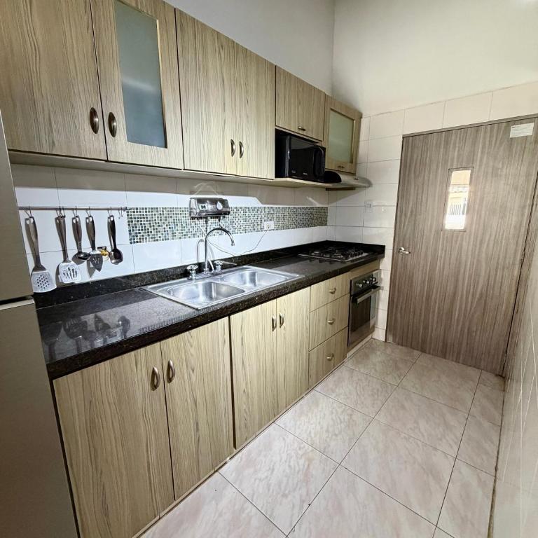 Cozy Apartment Near Airport, Beaches & Old City - Apartment with View and Balcony - 28