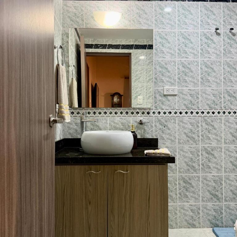 Cozy Apartment Near Airport, Beaches & Old City - Apartment with View and Balcony - 21