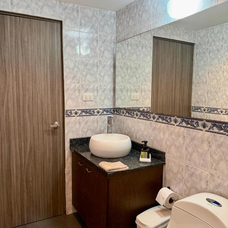 Cozy Apartment Near Airport, Beaches & Old City - Apartment with View and Balcony - 17
