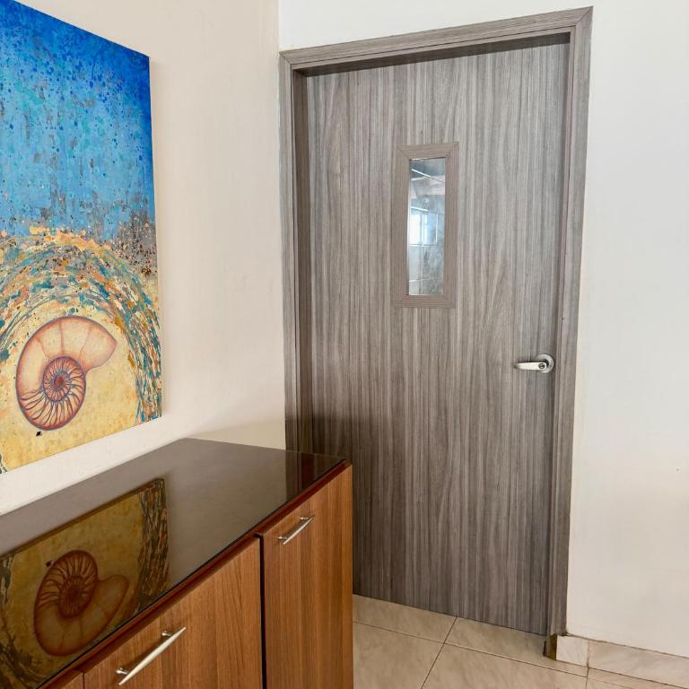 Cozy Apartment Near Airport, Beaches & Old City - Apartment with View and Balcony - 8
