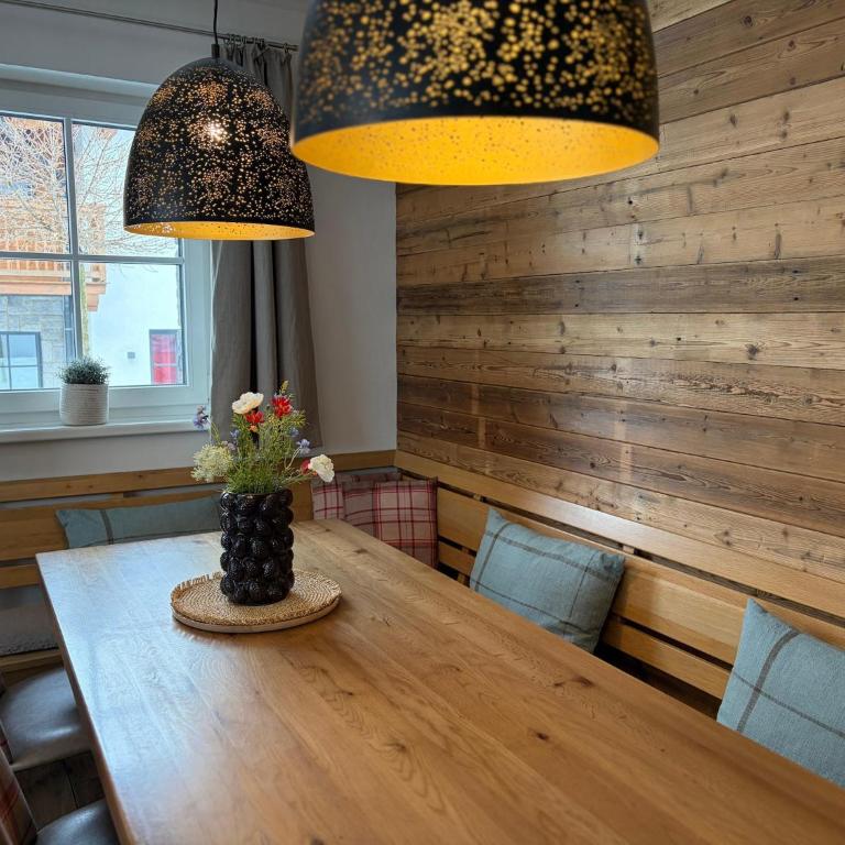Chalet in Niedernsill near Ski Slopes - Four-Bedroom Vacation Home - 11