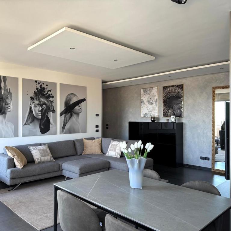 Panoramic Penthouse Brescia - Jacuzzi - Private Parking - Appartamento Superior con 2 Camere da Letto - 2