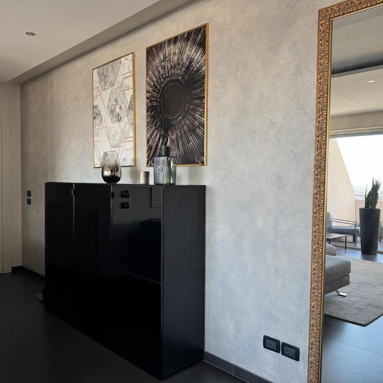 Panoramic Penthouse Brescia - Jacuzzi - Private Parking - Appartamento Superior con 2 Camere da Letto - 5