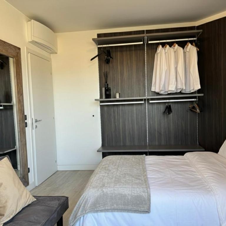 Panoramic Penthouse Brescia - Jacuzzi - Private Parking - Appartamento Superior con 2 Camere da Letto - 17