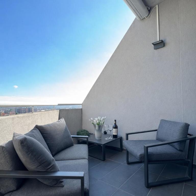 Panoramic Penthouse Brescia - Jacuzzi - Private Parking - Appartamento Superior con 2 Camere da Letto - 10