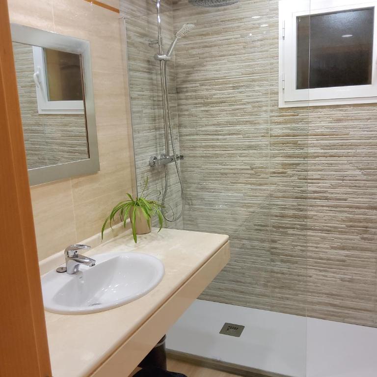 Luminoso ático cerca de la playa con piscina y garaje - Apartamento de 2 dormitorios - 2