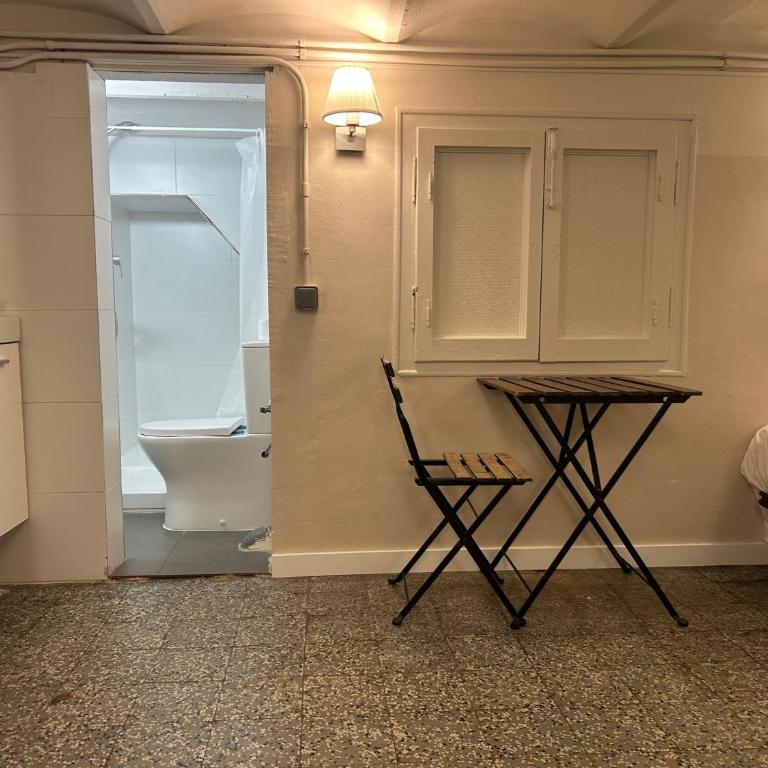 Hostalin Barcelona Gran Via - Economy Double Room - 4