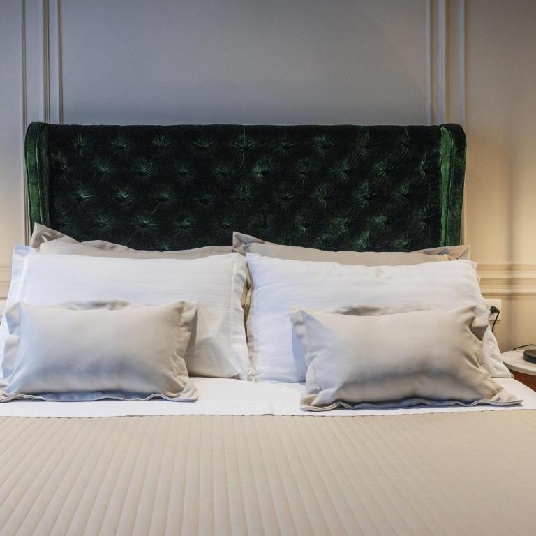 Siano Luxury Suites - Riviera Collection - King Suite with Spa Bath - 2