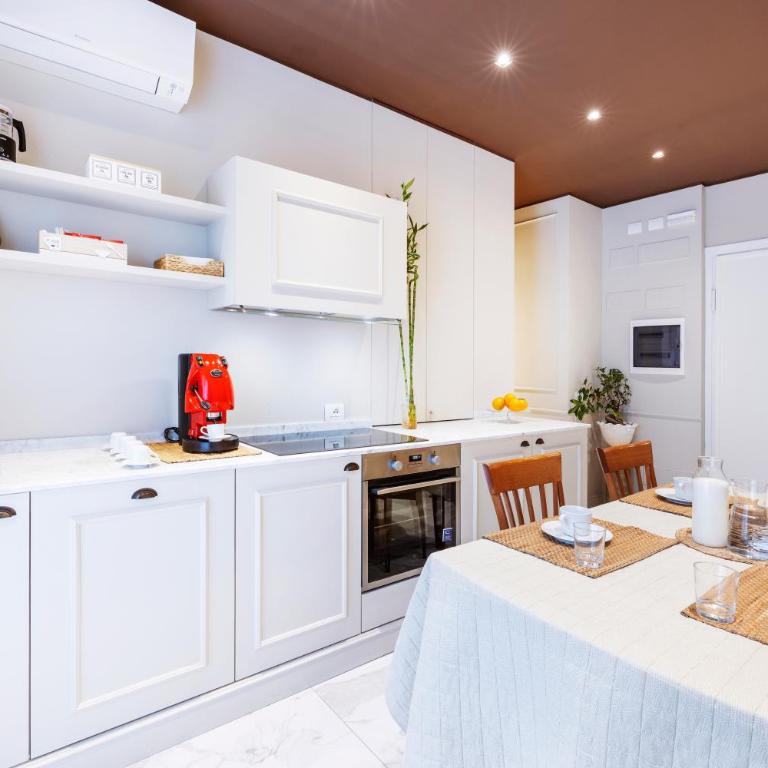 Siano Luxury Suites - Riviera Collection - King Suite with Spa Bath - 17
