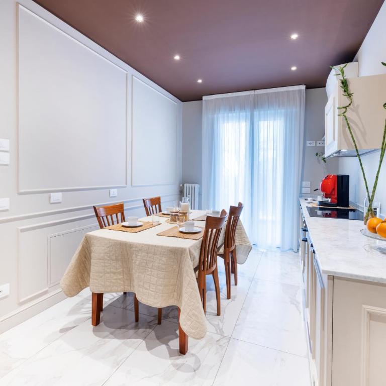 Siano Luxury Suites - Riviera Collection - King Suite with Spa Bath - 18