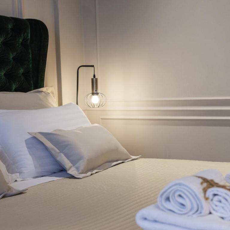 Siano Luxury Suites - Riviera Collection - Deluxe King Suite - 3