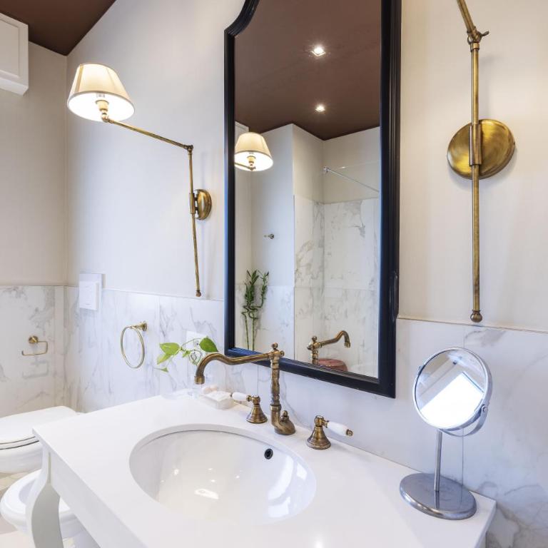 Siano Luxury Suites - Riviera Collection - Deluxe King Suite - 8