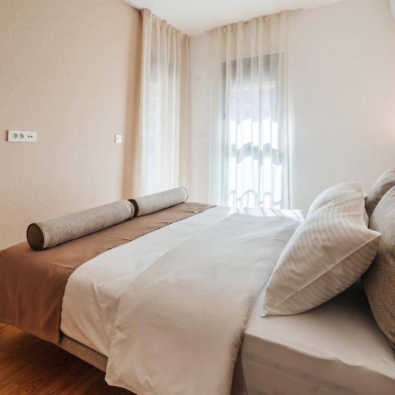 APART 28 - Premium Suites - Deluks Apartman sa 2 Spavaće Sobe i Balkonom - 9
