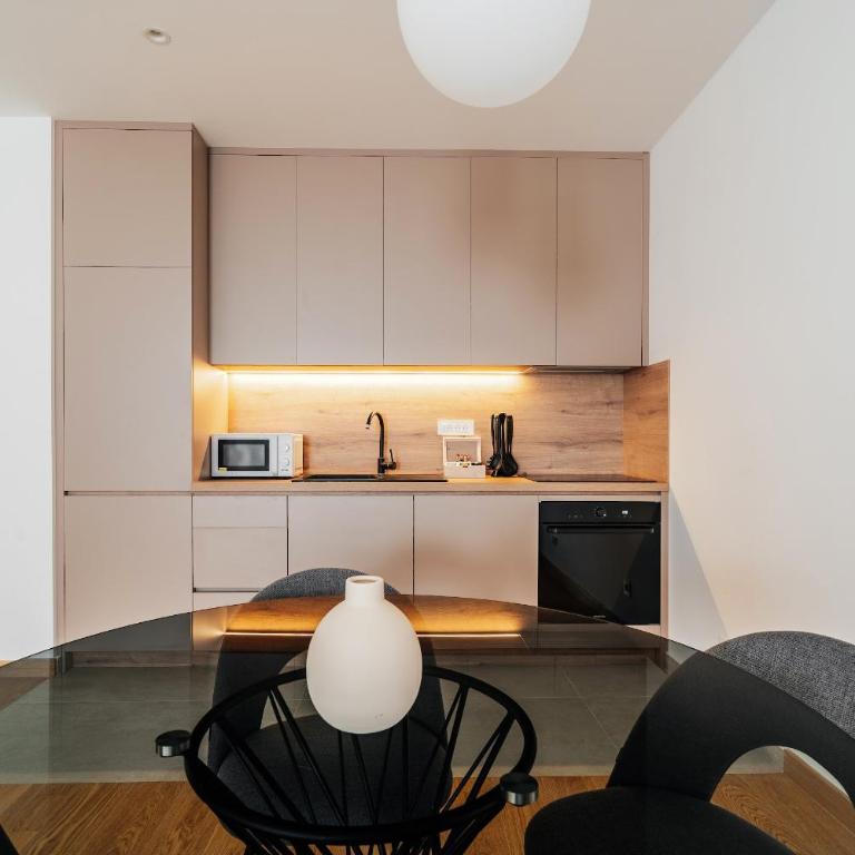 APART 28 - Premium Suites - Deluks Apartman sa 2 Spavaće Sobe i Balkonom - 15