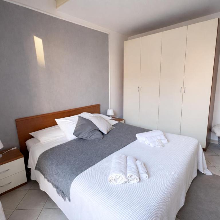 Jacuzzi Suite - Two-Bedroom Apartment - 8