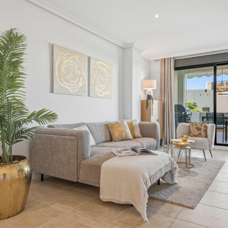 Perla Del Sol Estepona - Apartamento de 2 dormitorios con balcón y terraza - 14