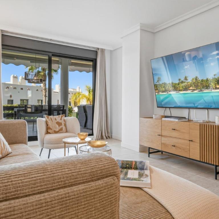 Perla Del Sol Estepona - Apartamento de 2 dormitorios con balcón y terraza - 2