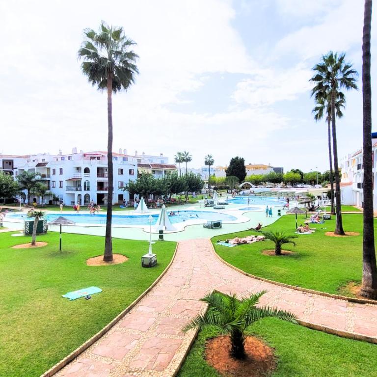 Espacio luminoso, enorme terraza, piscinas y playa - Apartment mit 1 Schlafzimmer - 5