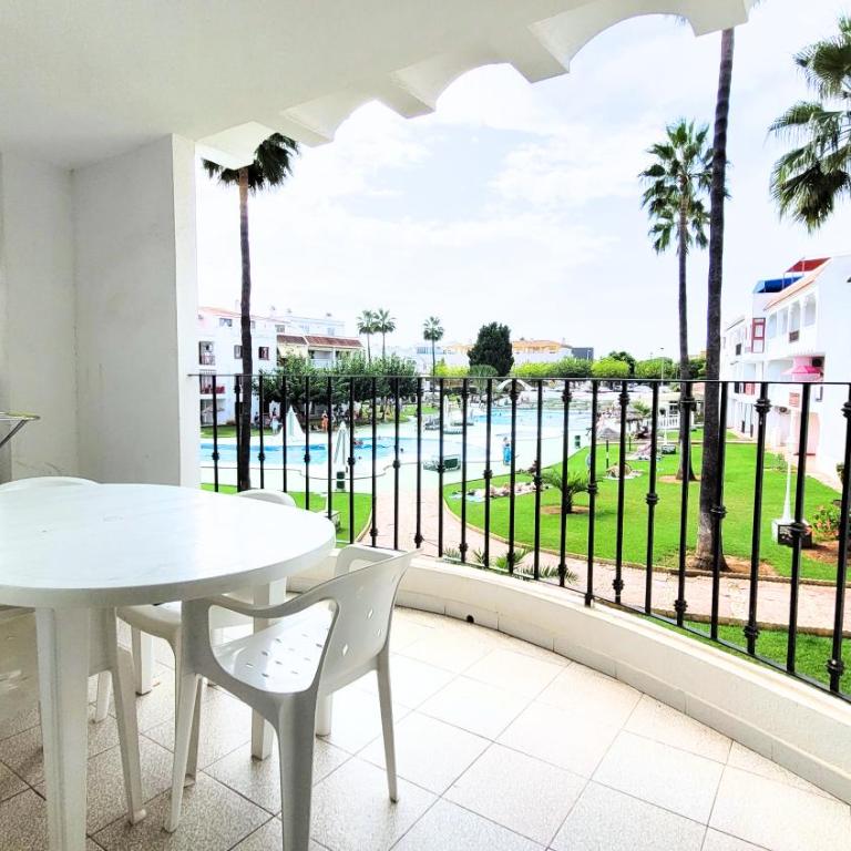 Espacio luminoso, enorme terraza, piscinas y playa - Apartment mit 1 Schlafzimmer - 11