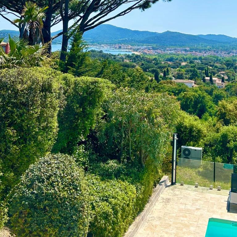 GRICARD Villa T5 avec piscine vue panoramique sur les collines de Grimaud et aperçu mer - Casa con 3 Camere da Letto - 23