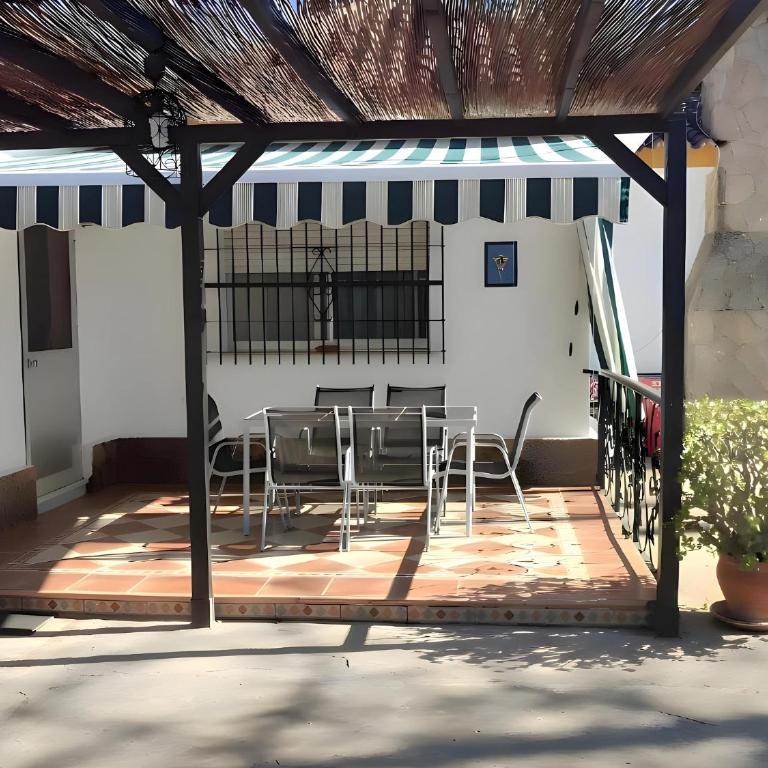 Chalet con Piscina Privada y Barbacoa Jerez ideal para familias - Casa - 4