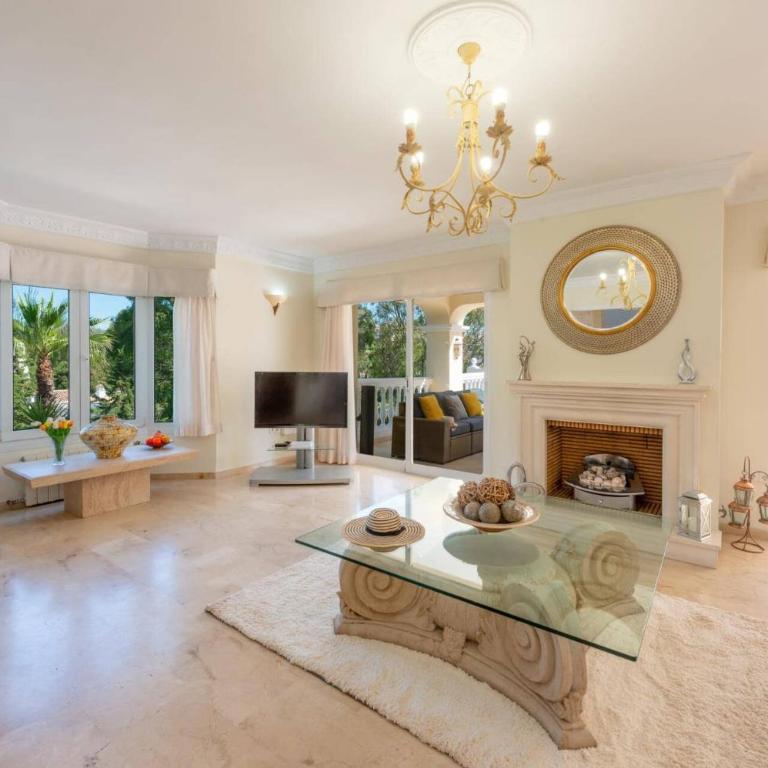 Villa La Cresta by Villa Plus - Villa - 8