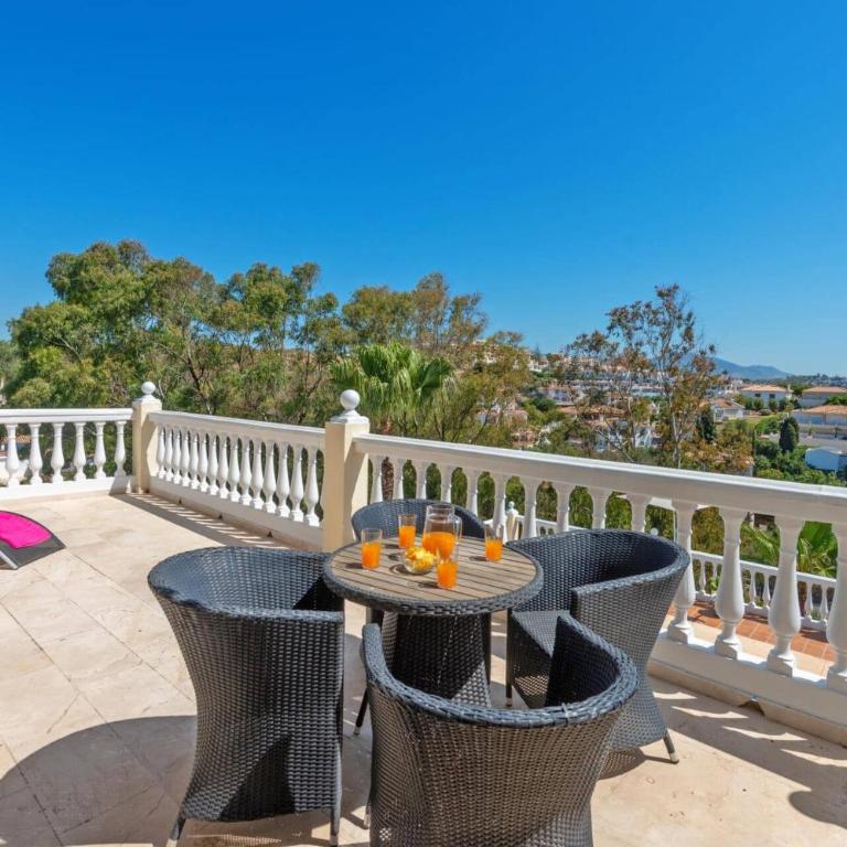 Villa La Cresta by Villa Plus - Villa - 16