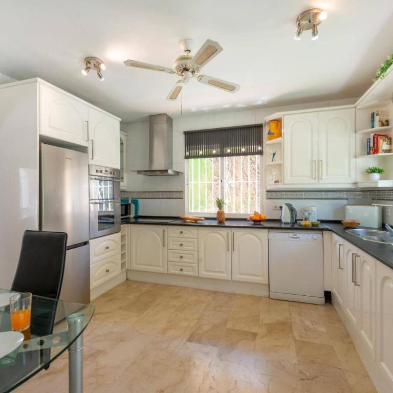 Villa La Cresta by Villa Plus - Villa - 19