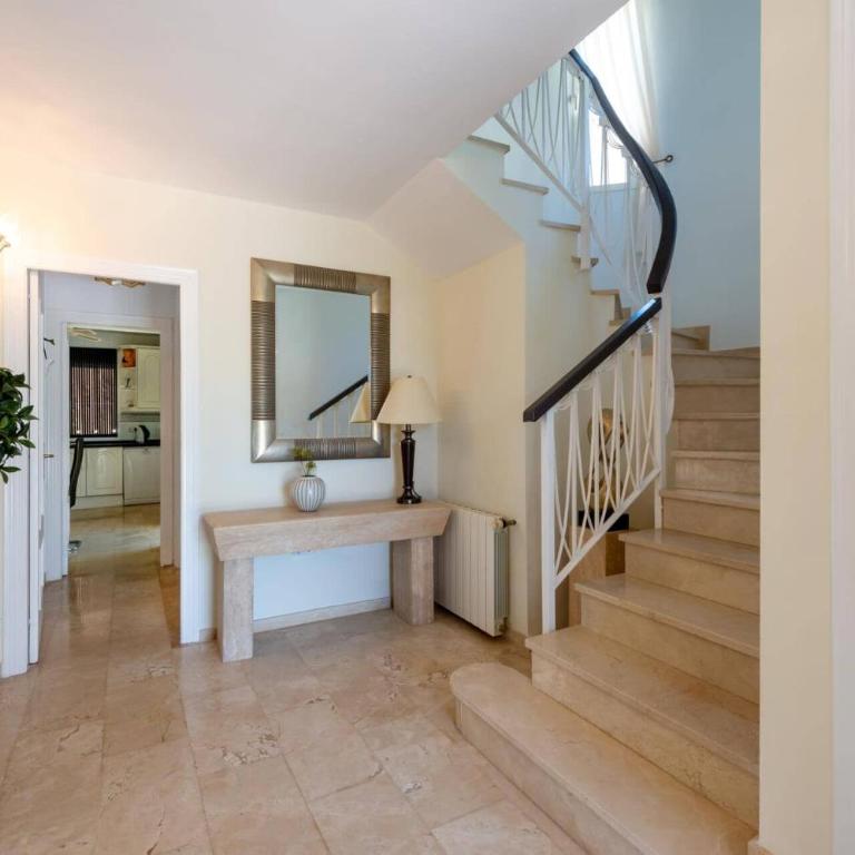 Villa La Cresta by Villa Plus - Villa - 27