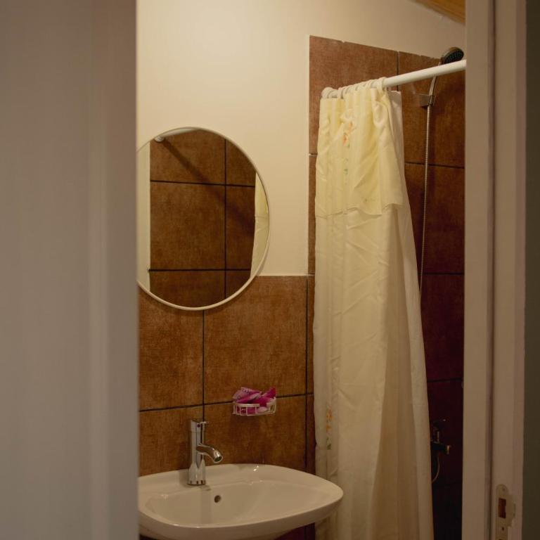 Hosteria Casa kuyen - Habitación Familiar con baño privado - 4