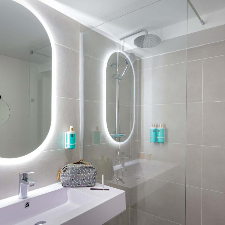 Novotel Aix-en-Provence Pont de L'Arc - Chambre Familiale avec 1 Lit Double et 1 Canapé (2 Personnes) - 7