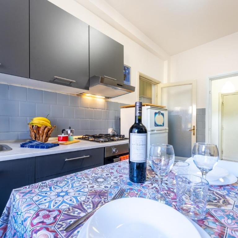 GuestHost - Santa Croce Cozy Flat with Balcony - Two-Bedroom Apartment - 1