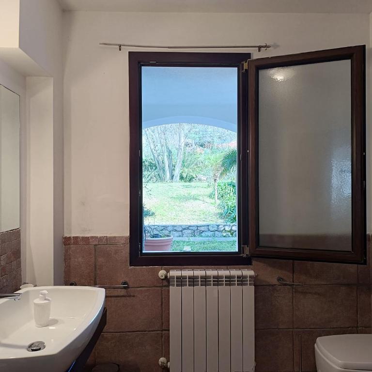 B & B Villa Flora - Camera Quadrupla con Vasca - 3
