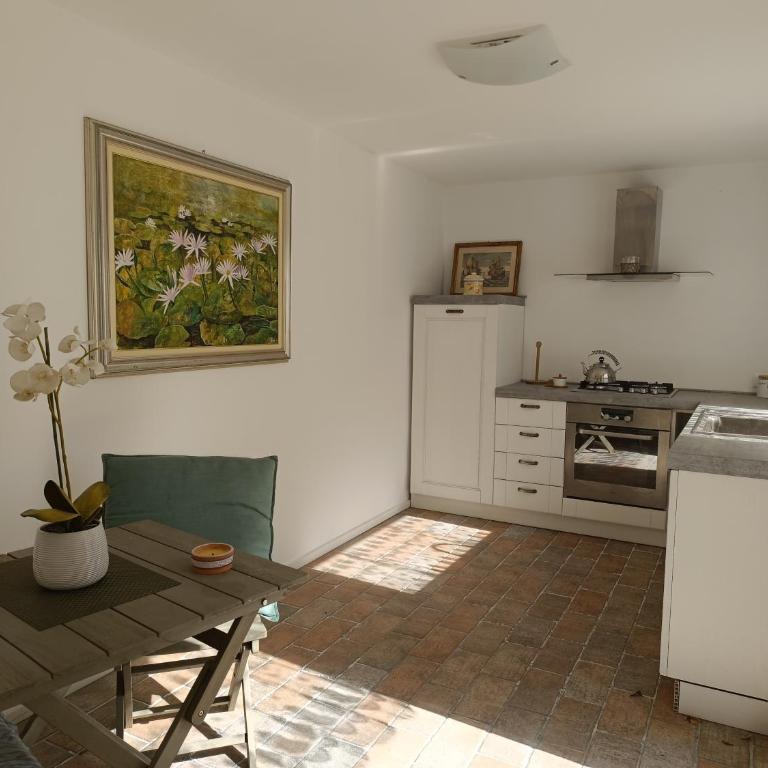 B & B Villa Flora - Appartamento Deluxe con 1 Camera da Letto e Vista Giardino - 6