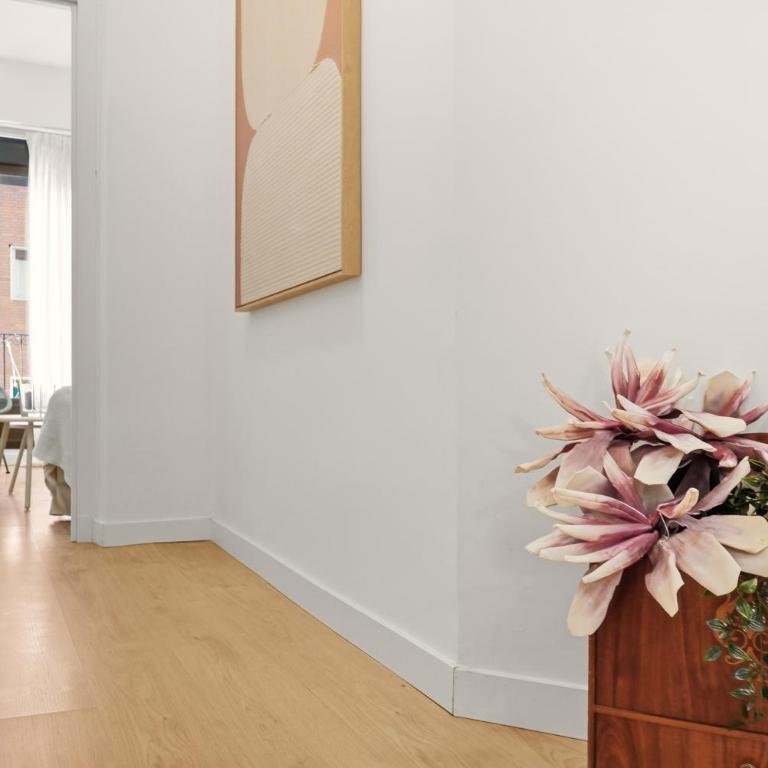 Cream Lavapiés II by Hogar4 - Two-Bedroom Apartment - 14