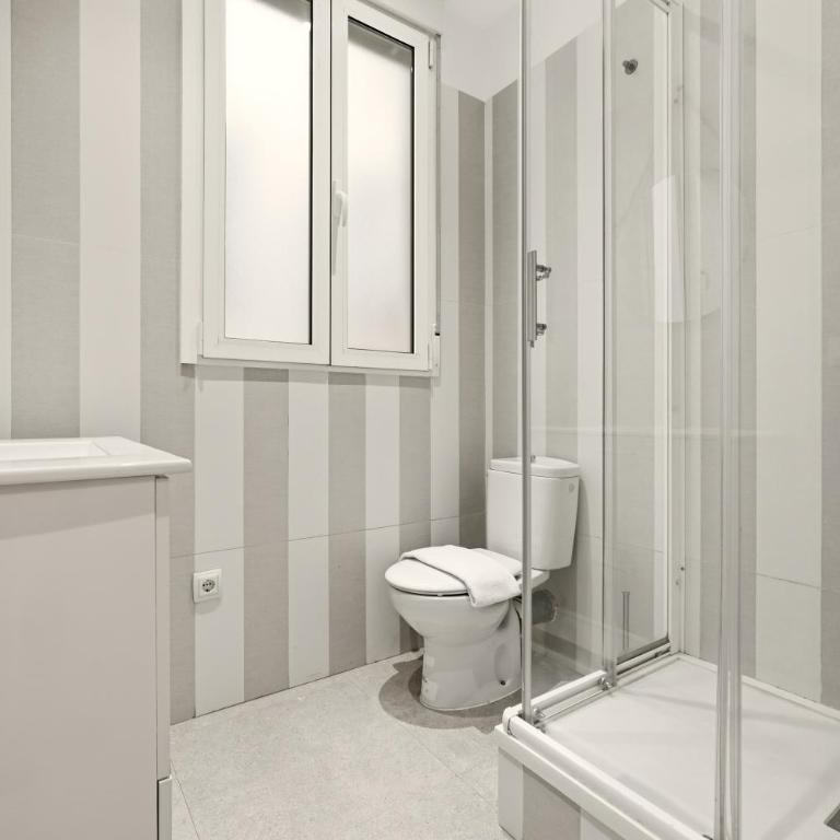 Cream Lavapiés II by Hogar4 - Two-Bedroom Apartment - 13