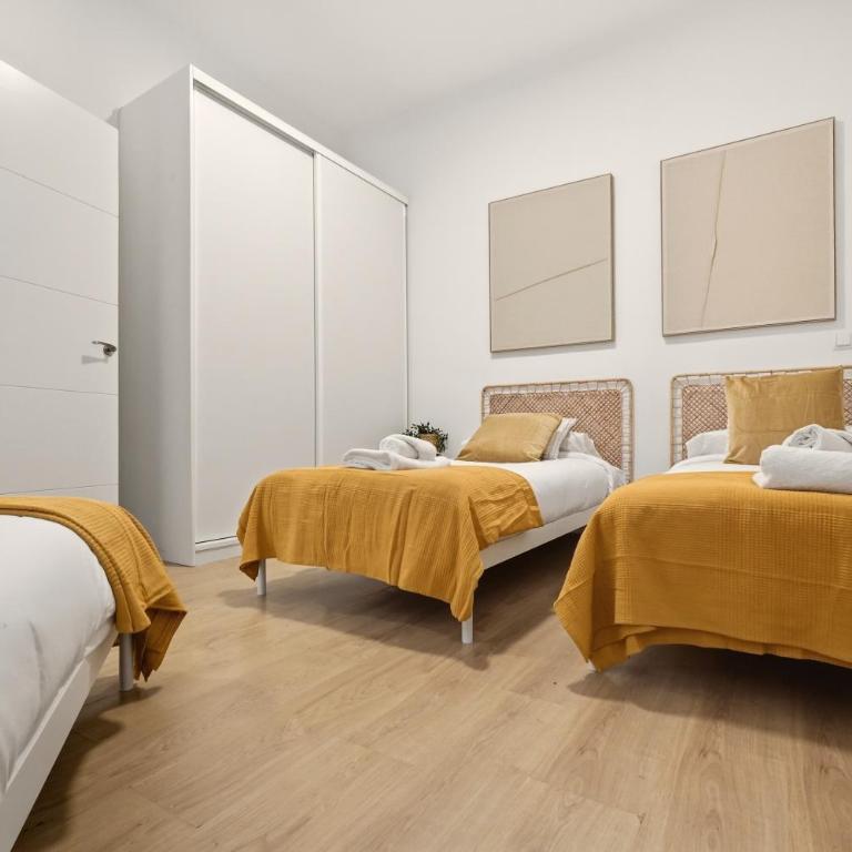 Cream Lavapiés II by Hogar4 - Two-Bedroom Apartment - 17