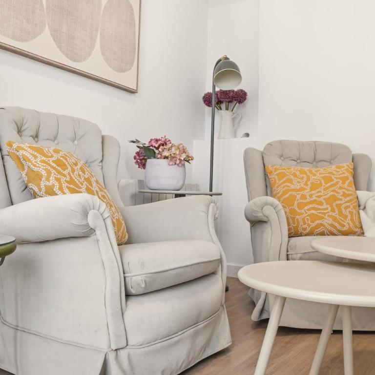 Cream Lavapiés II by Hogar4 - Two-Bedroom Apartment - 6
