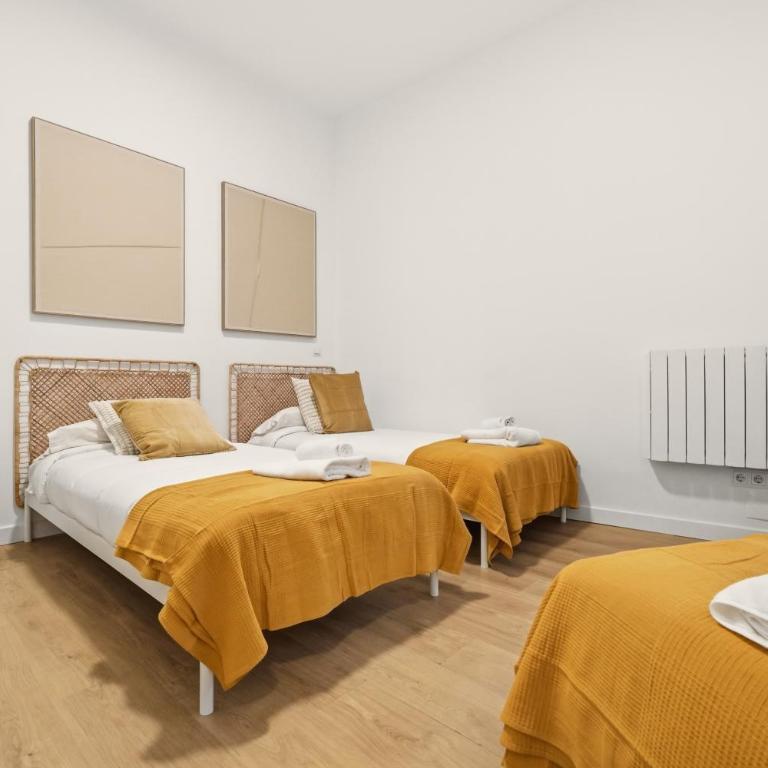 Cream Lavapiés II by Hogar4 - Two-Bedroom Apartment - 4