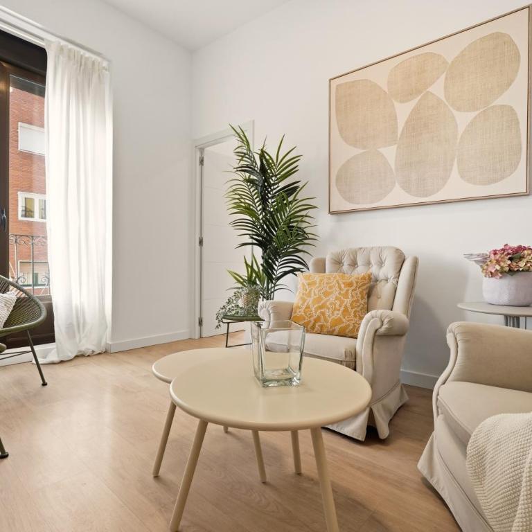 Cream Lavapiés II by Hogar4 - Two-Bedroom Apartment - 1