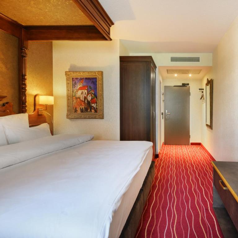 KING's Hotel First - Club Double Room with Quiet Courtyard View - 13